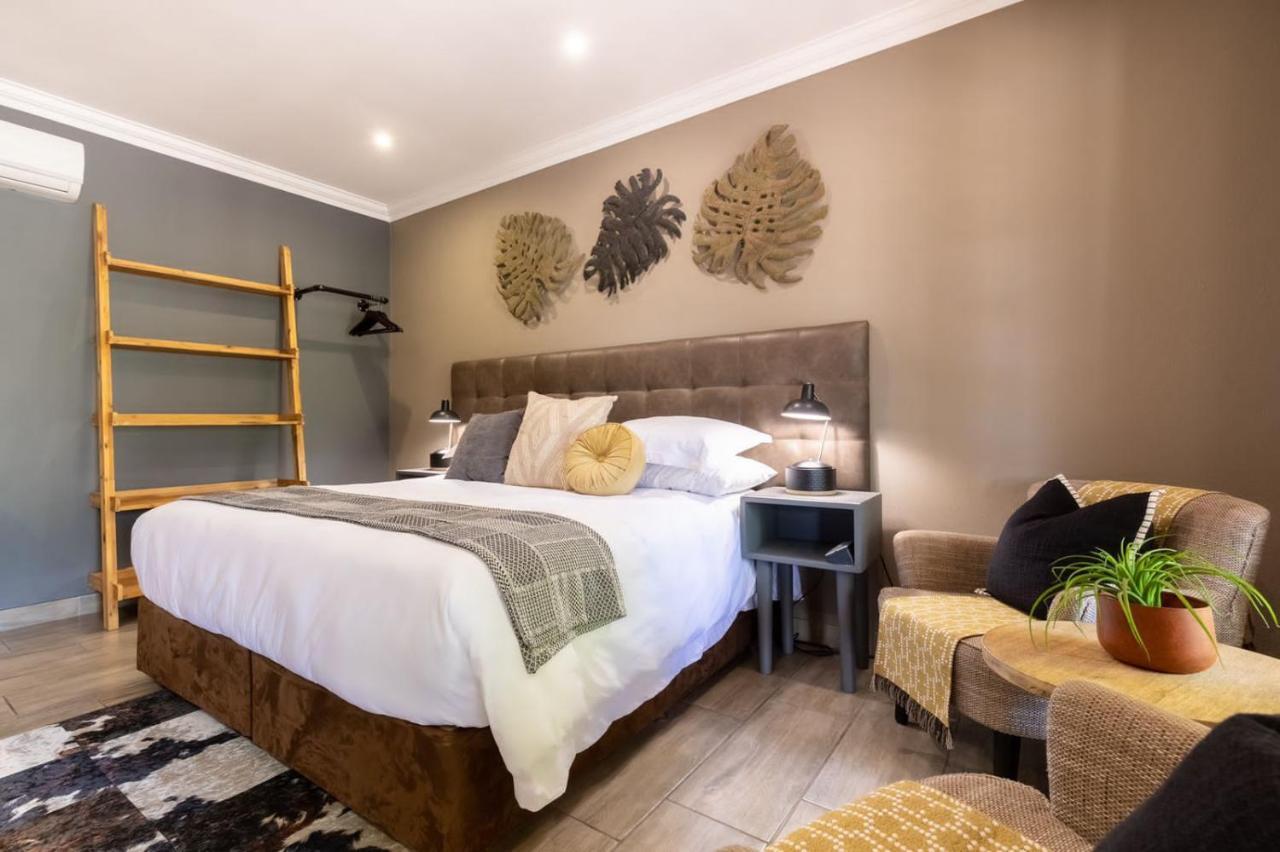 Lowveld Living Guesthouse ネルスプロイト エクステリア 写真