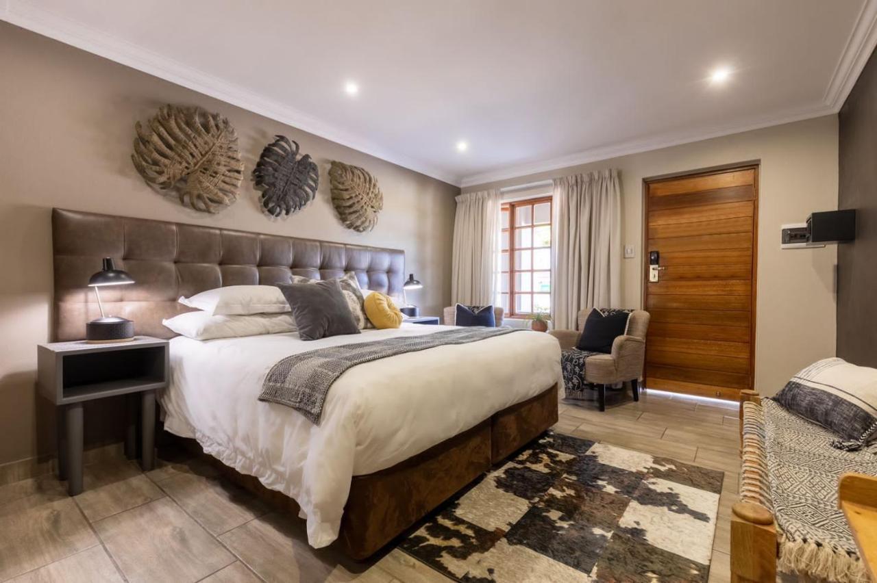 Lowveld Living Guesthouse ネルスプロイト エクステリア 写真