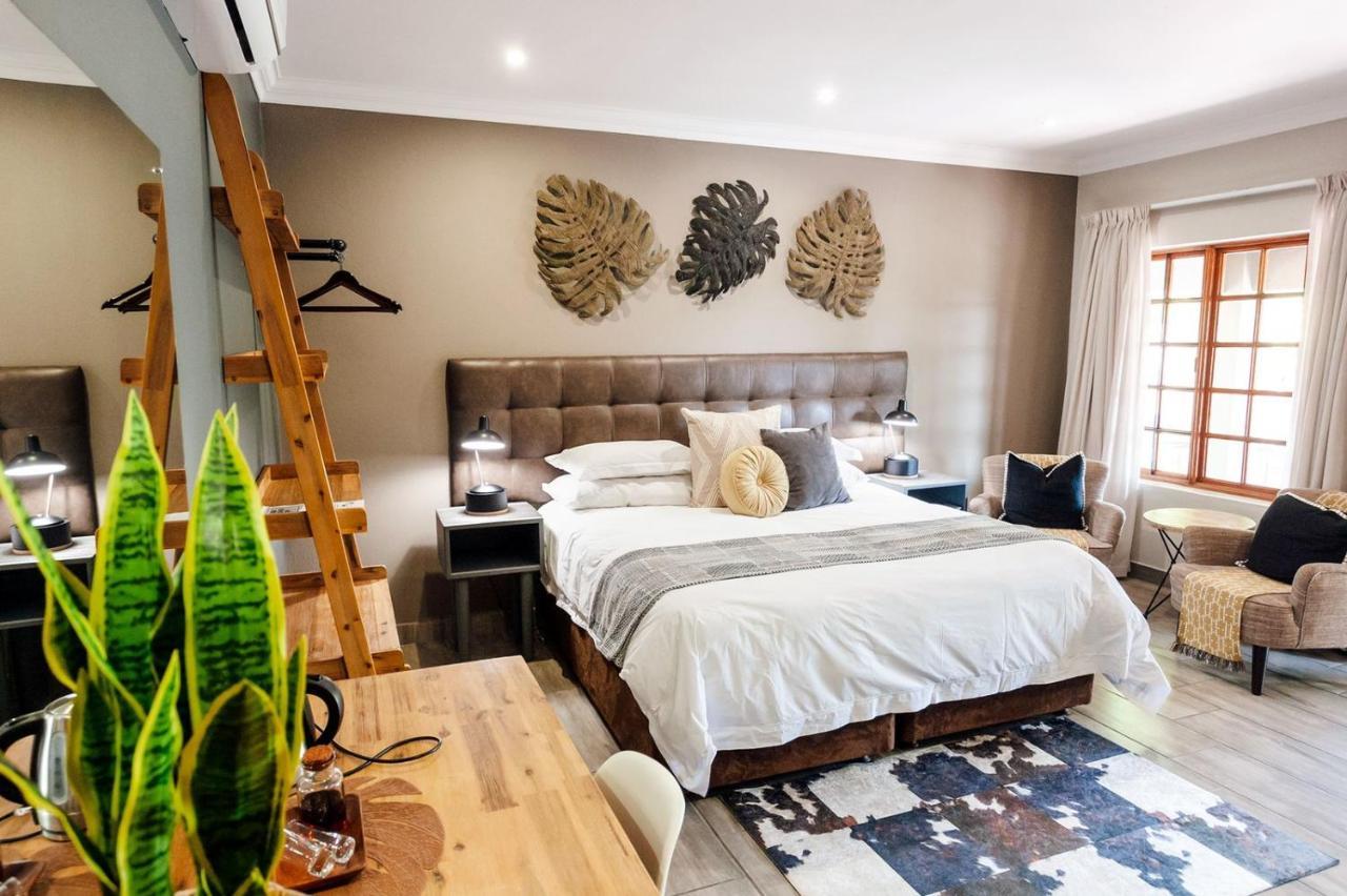 Lowveld Living Guesthouse ネルスプロイト エクステリア 写真