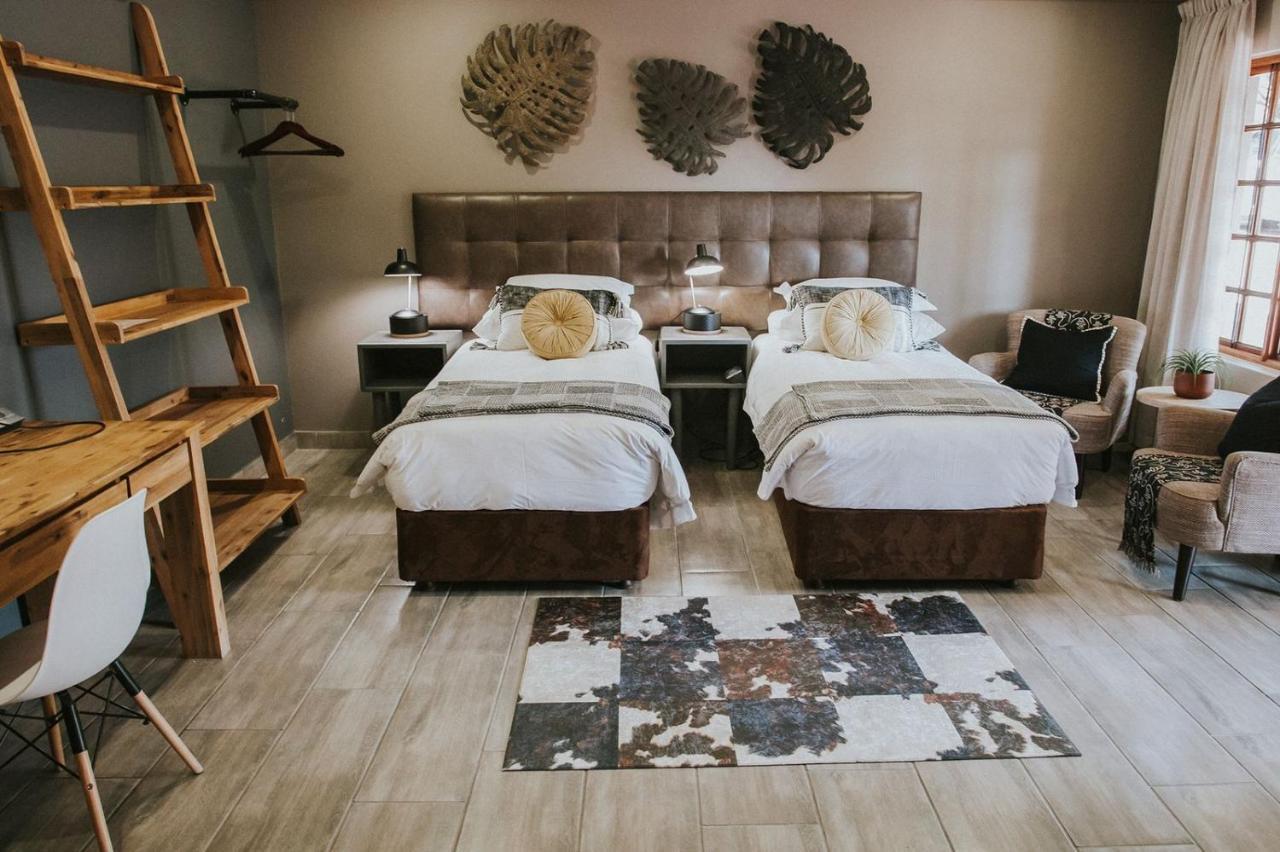 Lowveld Living Guesthouse ネルスプロイト エクステリア 写真