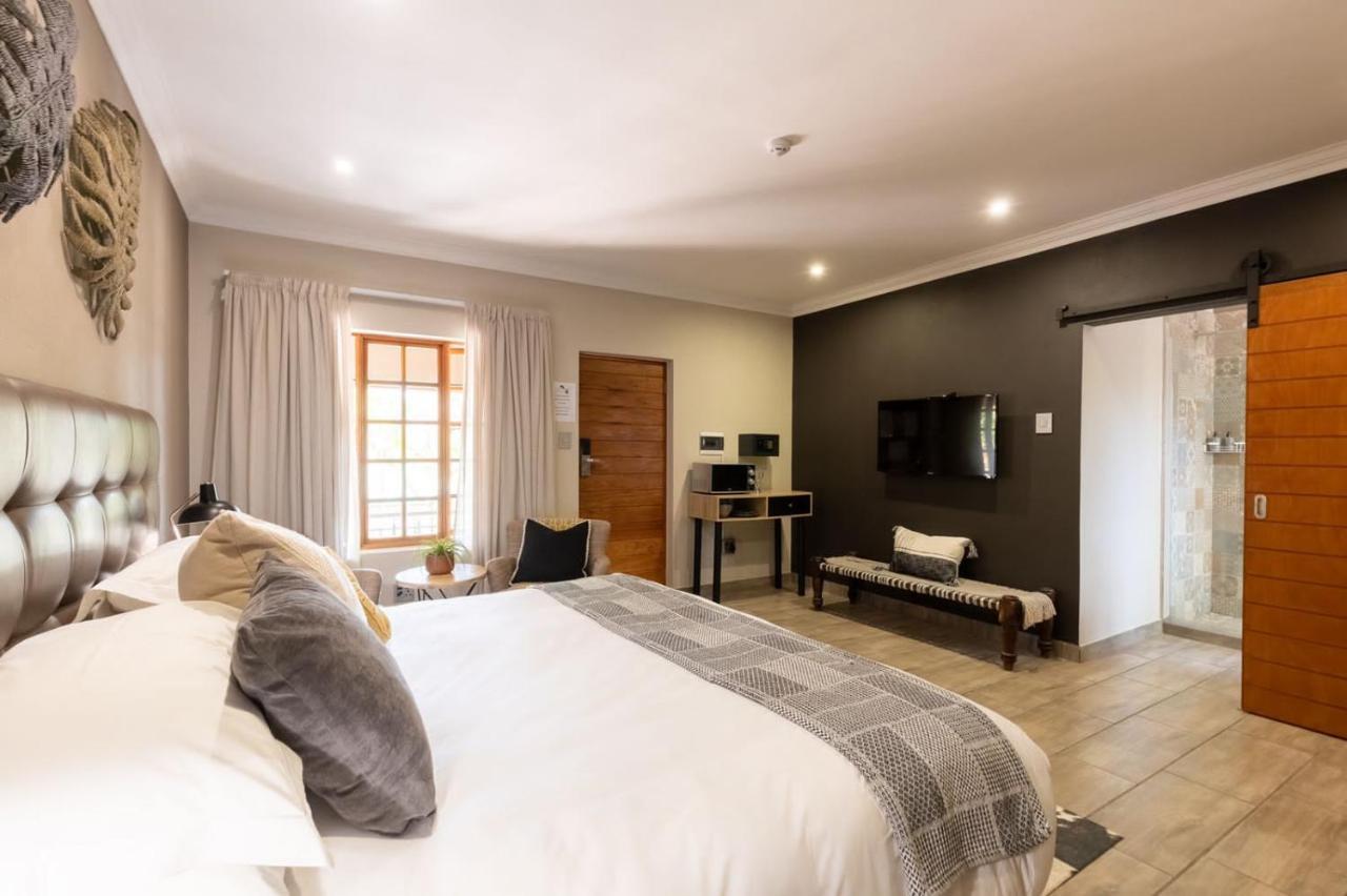 Lowveld Living Guesthouse ネルスプロイト エクステリア 写真