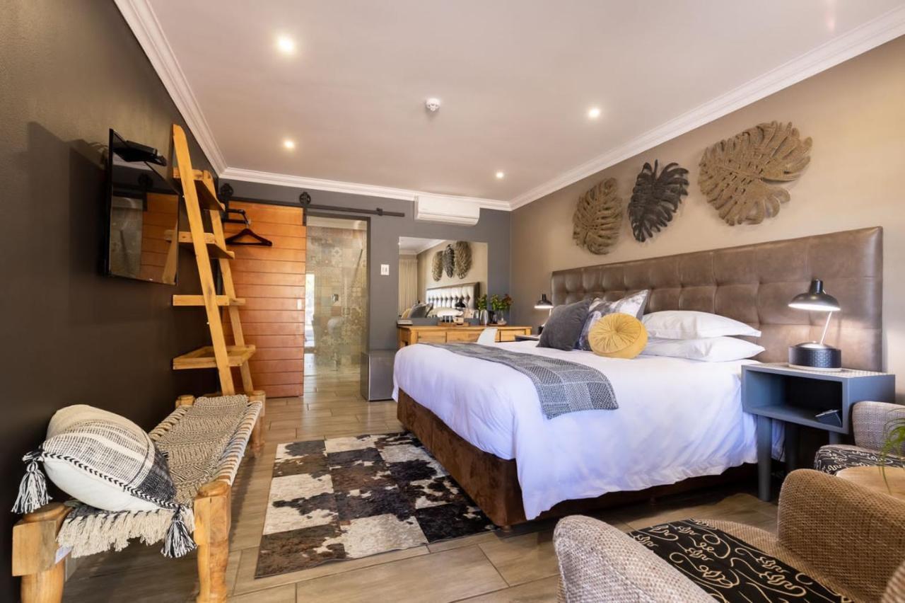 Lowveld Living Guesthouse ネルスプロイト エクステリア 写真