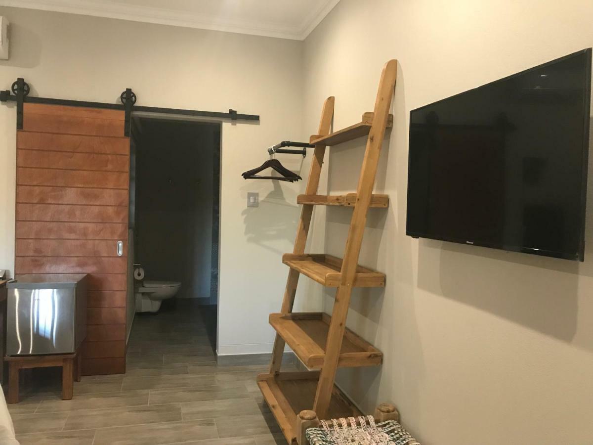 Lowveld Living Guesthouse ネルスプロイト エクステリア 写真