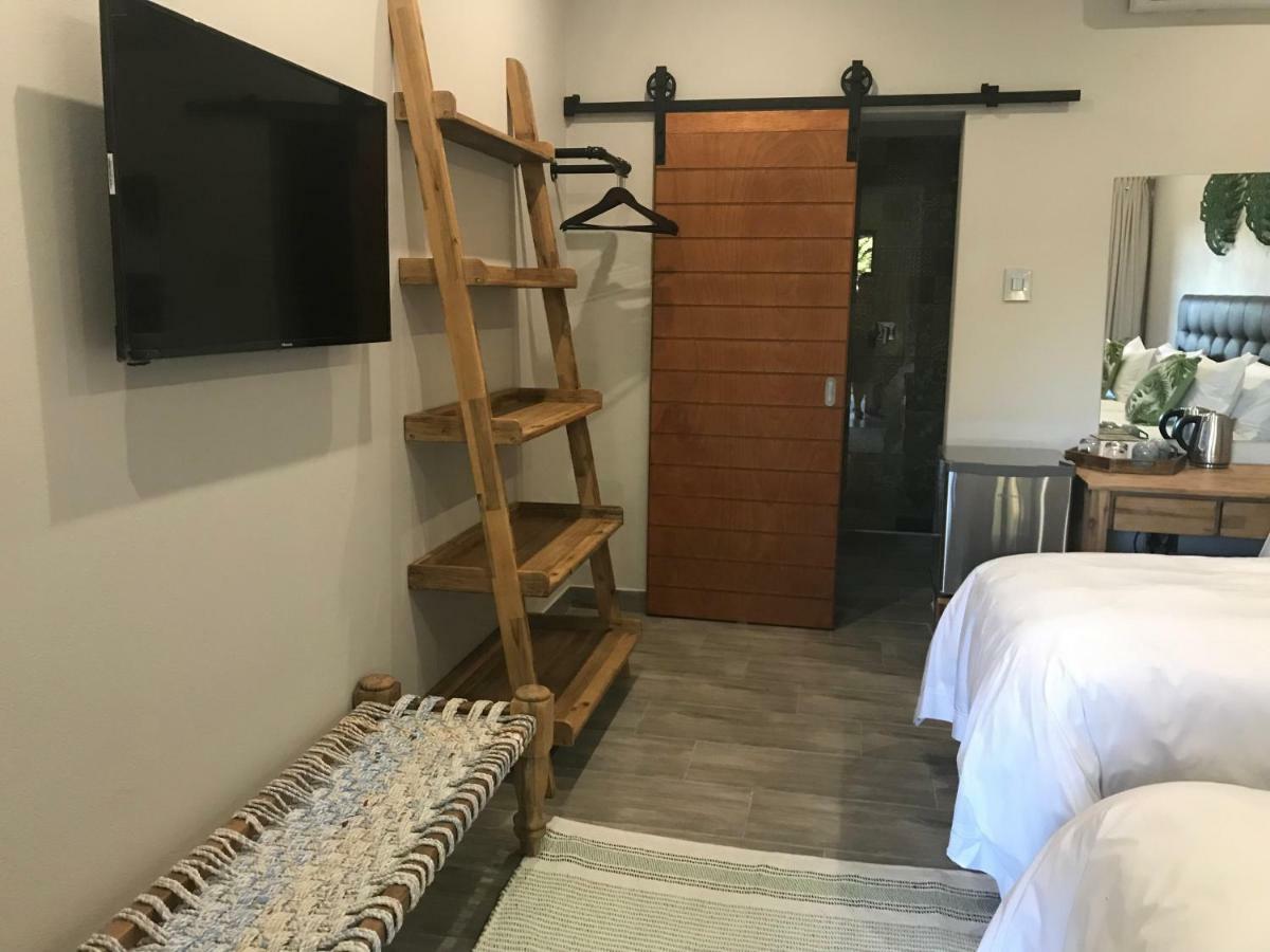 Lowveld Living Guesthouse ネルスプロイト エクステリア 写真